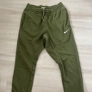 Nike Sportswear Club Sweatpants Men's S Small Army Green Fleece Swoosh BV2737